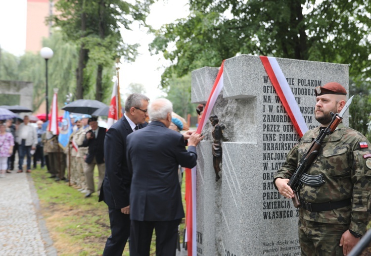 Odsłonięcie w Bielsku-Białej pomnika ofiar ludobójstwa z Wołynia