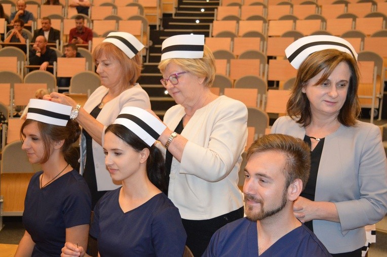 Absolwenci kierunków medycznych