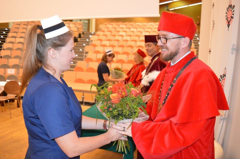 Absolwenci kierunków medycznych