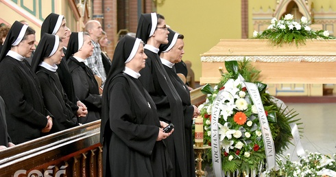 Pogrzeb s. Cherubiny Czerwińskiej w Bielawie