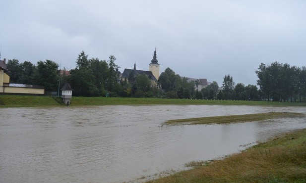 Opady trwają, szkody rosną