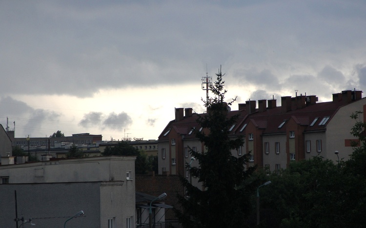 Późnym popołudniem nad Radomiem pojawiły się burzowe chmury