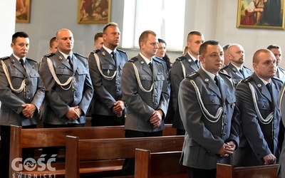 Na Mszę św. przybyli policjanci z całego powiatu.