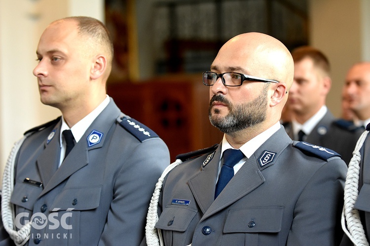 Spotkanie świdnickich policjantów na Mszy św.