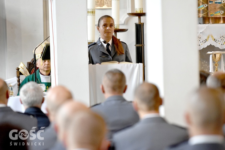 Spotkanie świdnickich policjantów na Mszy św.