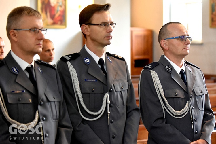 Spotkanie świdnickich policjantów na Mszy św.