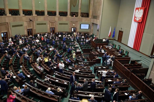 Sejm przyjął poprawkę do projektu nowelizacji ustaw o SN i sądach