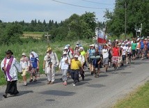 - Rozumiem, że nie każdy będzie mógł być na całej trasie, ale zapraszam nawet do kilkudniowego wędrowania - zachęca ks. Grelewicz