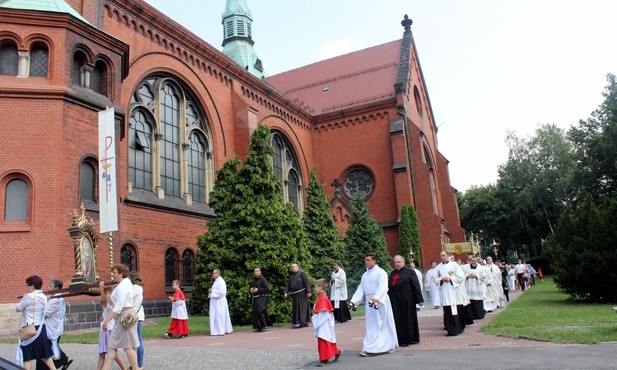 Nauczyła Maryję być matką