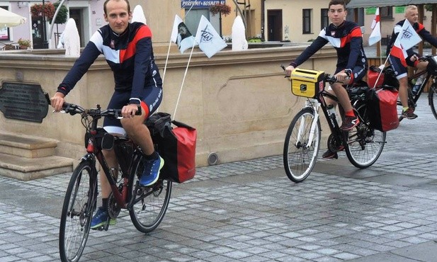 Ks. Grzegorz Kierpiec po raz ósmy prowadzi rowerową pielgrzymkę - tym razem do La Salette.