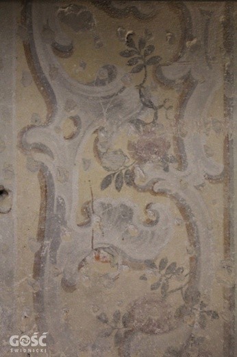 Klaryski odnalazły freski