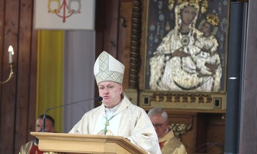 Bp Piotr Greger apelował o poszanowanie przepisów drogowych, które chronią ludzkie życie i zdrowie.