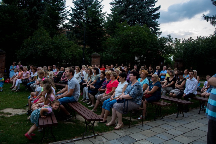 Koncert uwielbienia w Dębnie