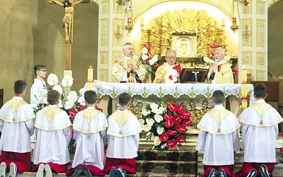 ▲	Uroczystej Eucharystii przewodniczył ks. kan. Jan Goryl.