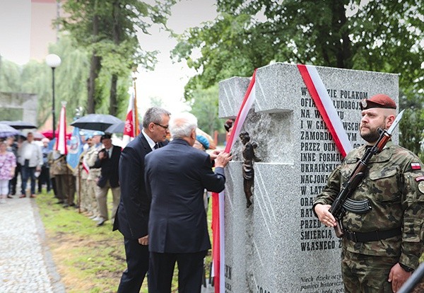 ▲	Monument przypomina bielszczanom o wielkiej tragedii narodu polskiego.