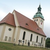 ▲	Druga płyta nagrobna od lewej strony poświęcona jest serbołużyckiemu teologowi luterańskiemu Krystofowi Gabrielowi Fabriciusowi.