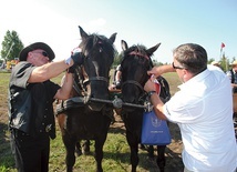 Każdy z wierzchowców otrzymał okolicznościowe flo.