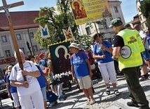 Główna kolumna pątników tradycyjnie wraz z bp. Ignacym wyruszy spod świdnickiej katedry.