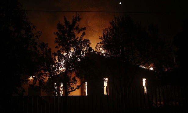 Arcybiskup Aten: Przyczyną pożarów mogły być podpalenia