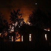 Arcybiskup Aten: Przyczyną pożarów mogły być podpalenia