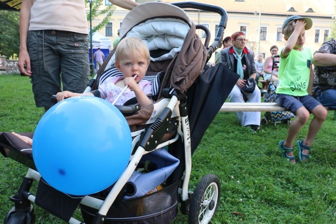 Piknik rodzinny pod Oknem Papieskim