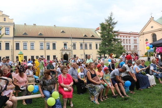 Piknik rodzinny pod Oknem Papieskim