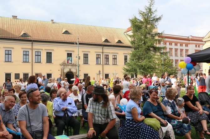 Piknik rodzinny pod Oknem Papieskim