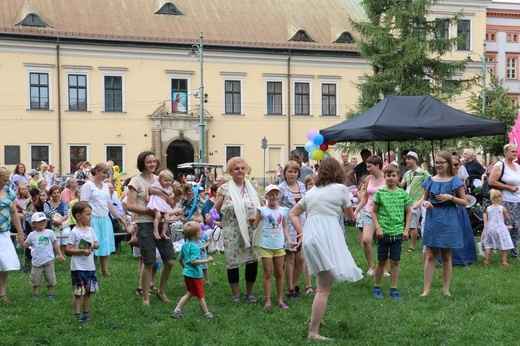 Piknik rodzinny pod Oknem Papieskim