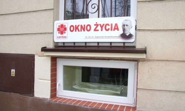 Okno życia u tarnowskich józefitek na ul. Mościckiego