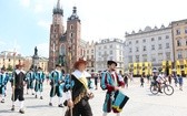 Pokaz siedemnastowiecznj musztry paradnej na krakowskim Rynku Głównym