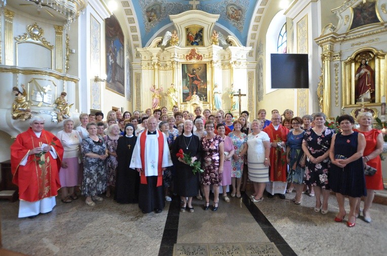 Po Mszy św. w uszewskim kościele parafialnym.