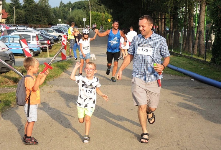 10. Biesiada fundacji "Krzyż Dziecka" w Pisarzowicach