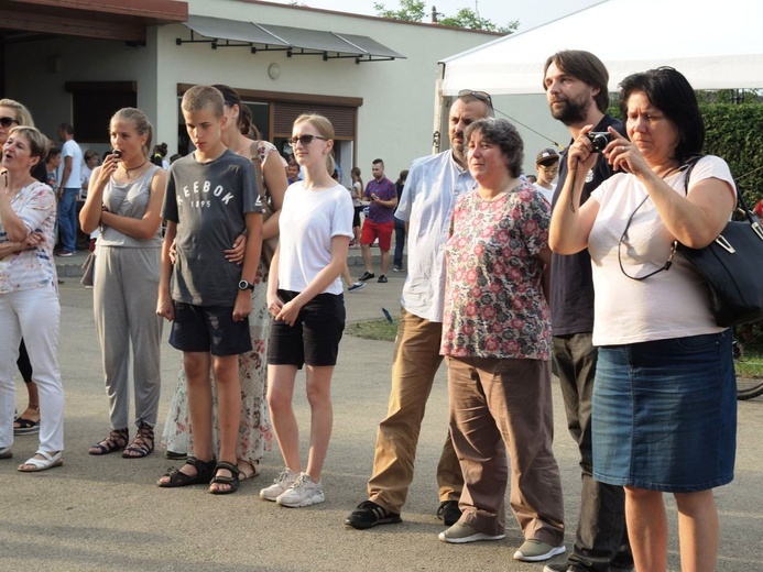 10. Biesiada fundacji "Krzyż Dziecka" w Pisarzowicach