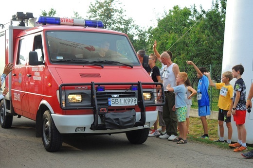 10. Biesiada fundacji "Krzyż Dziecka" w Pisarzowicach