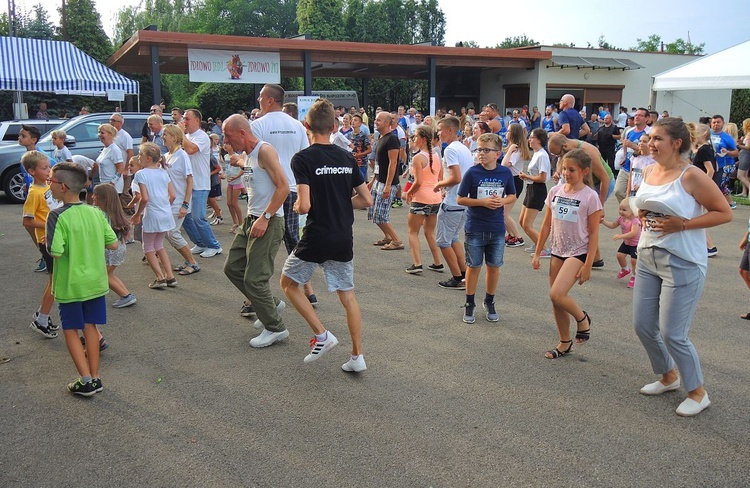 10. Biesiada fundacji "Krzyż Dziecka" w Pisarzowicach