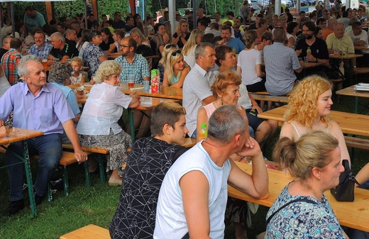 10. Biesiada fundacji "Krzyż Dziecka" w Pisarzowicach