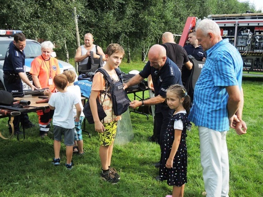 10. Biesiada fundacji "Krzyż Dziecka" w Pisarzowicach