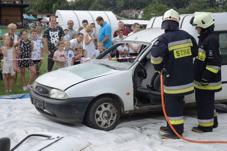 10. Biesiada fundacji "Krzyż Dziecka" w Pisarzowicach