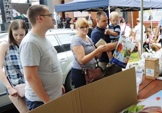 10. Biesiada fundacji "Krzyż Dziecka" w Pisarzowicach