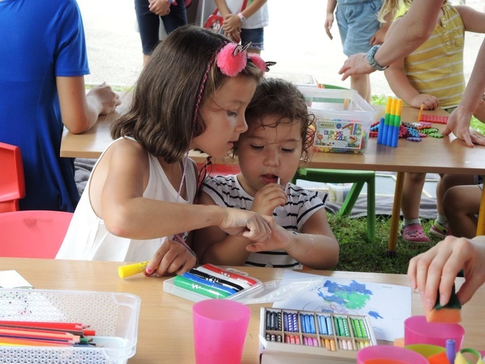 10. Biesiada fundacji "Krzyż Dziecka" w Pisarzowicach