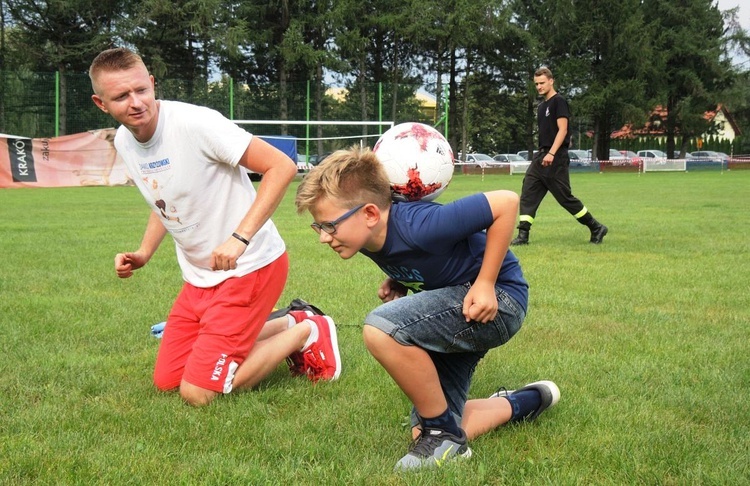 10. Biesiada fundacji "Krzyż Dziecka" w Pisarzowicach