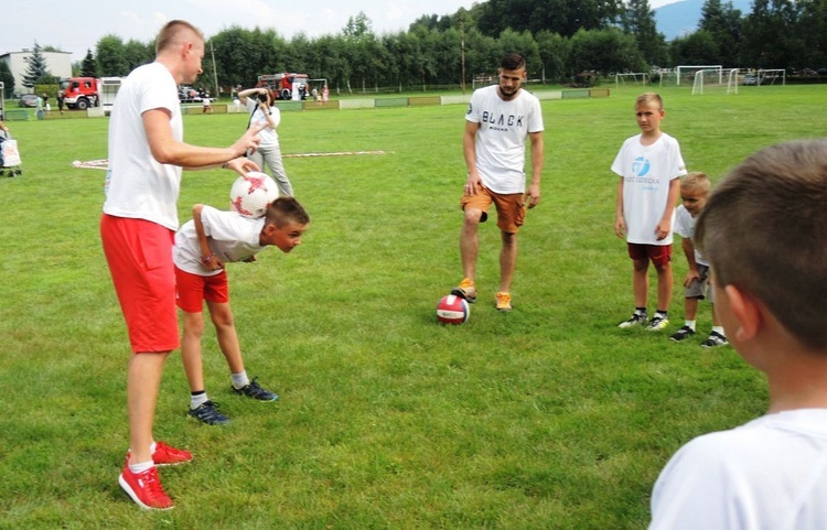 10. Biesiada fundacji "Krzyż Dziecka" w Pisarzowicach