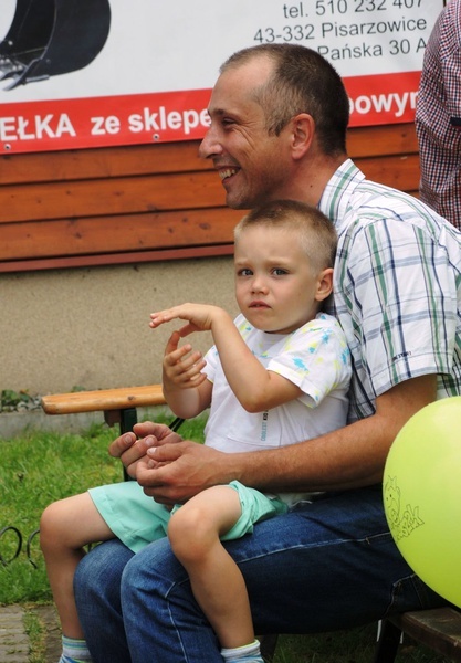 10. Biesiada fundacji "Krzyż Dziecka" w Pisarzowicach