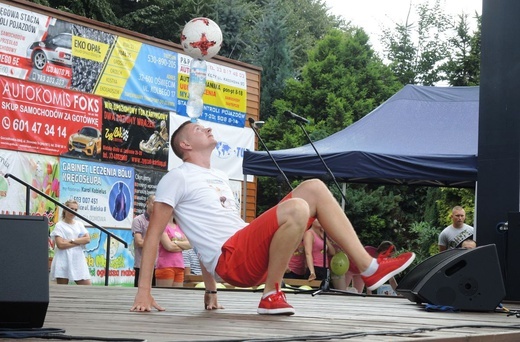 10. Biesiada fundacji "Krzyż Dziecka" w Pisarzowicach