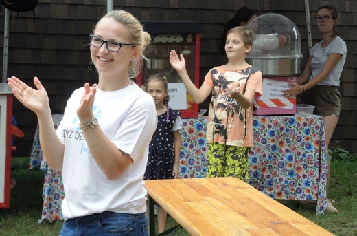10. Biesiada fundacji "Krzyż Dziecka" w Pisarzowicach