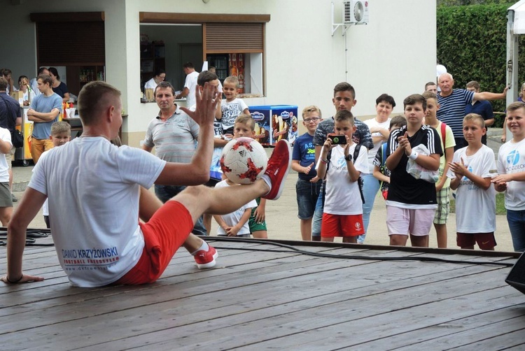 10. Biesiada fundacji "Krzyż Dziecka" w Pisarzowicach