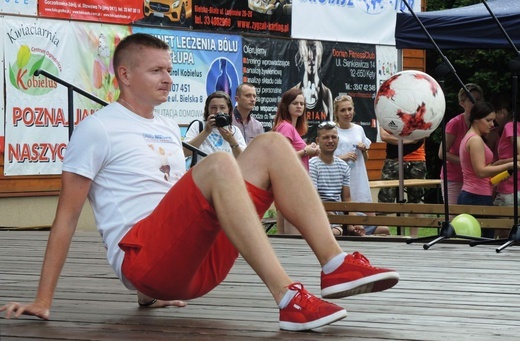10. Biesiada fundacji "Krzyż Dziecka" w Pisarzowicach