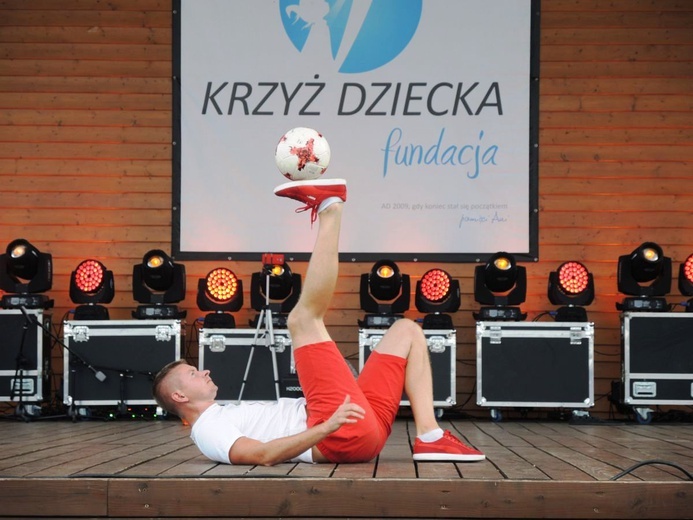 10. Biesiada fundacji "Krzyż Dziecka" w Pisarzowicach