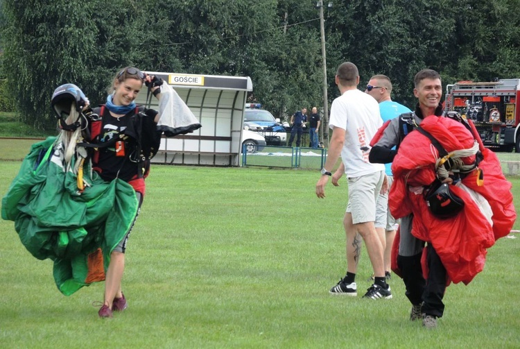 10. Biesiada fundacji "Krzyż Dziecka" w Pisarzowicach