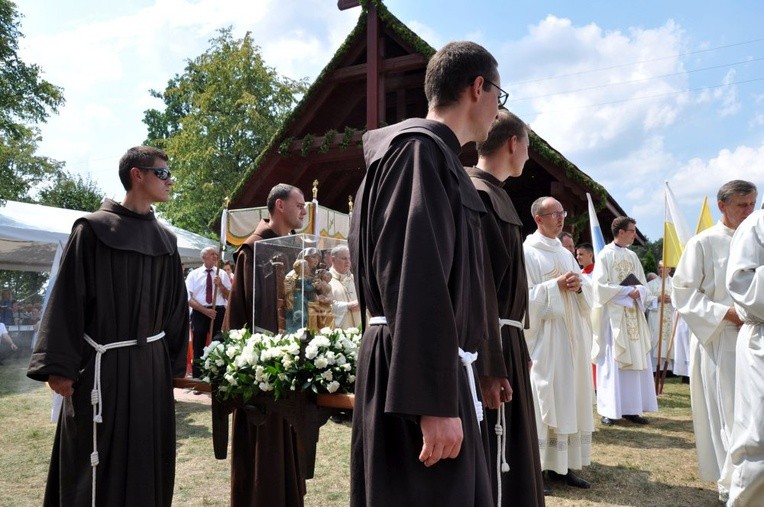 Prymas i biskupi w Oleśnie u św. Anny